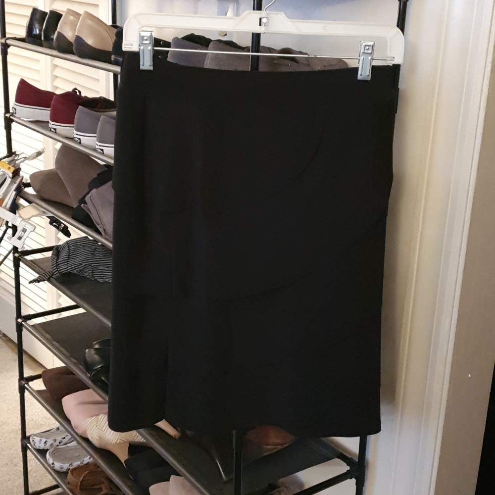 Black skirt with band that stretches, layered